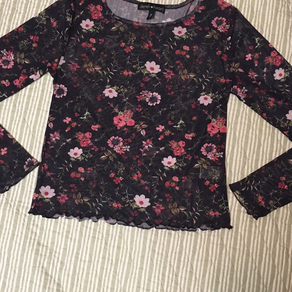 Gorgeous sheer long sleeve top.  90’s - Picture 3 of 6